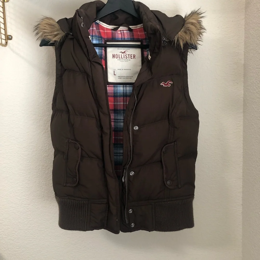 Hollister Red Plaid & Brown Puffer Vest w/ Detachable Fur Hood Size Large - Picture 1 of 14